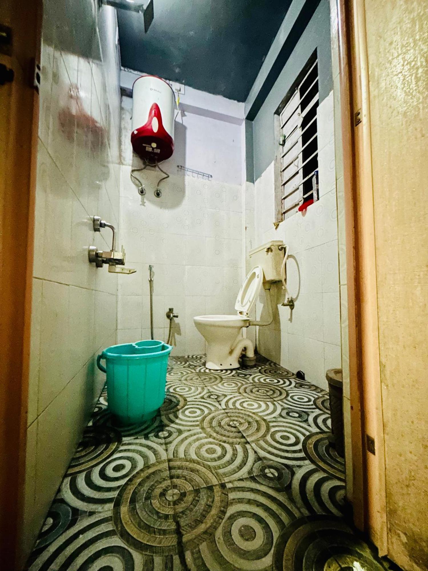Isabella Hostel シロン エクステリア 写真