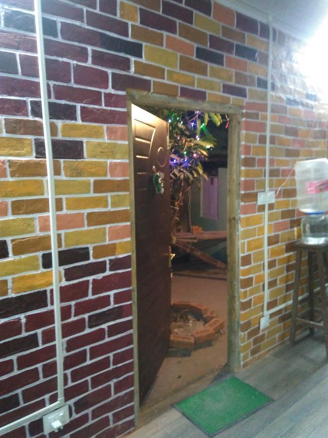 Isabella Hostel シロン エクステリア 写真