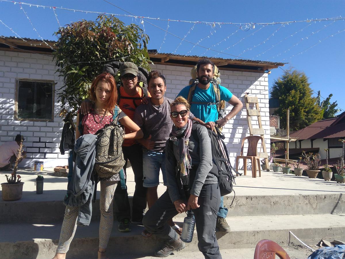Isabella Hostel シロン エクステリア 写真