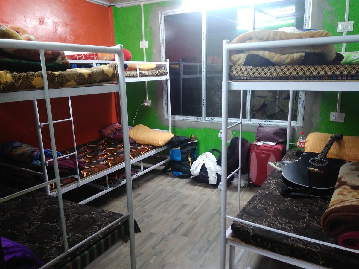 Isabella Hostel シロン エクステリア 写真