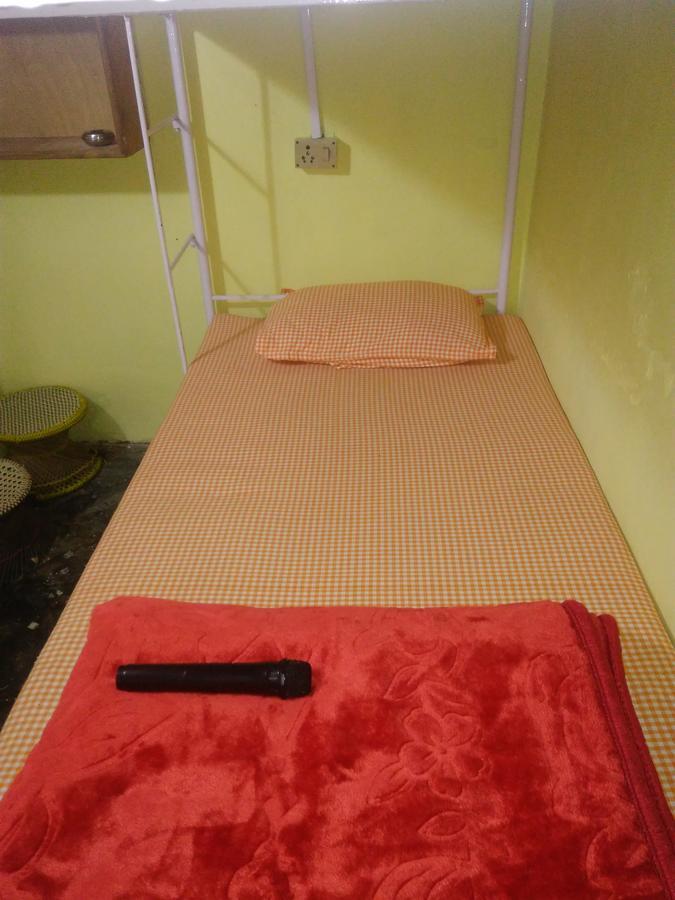 Isabella Hostel シロン エクステリア 写真