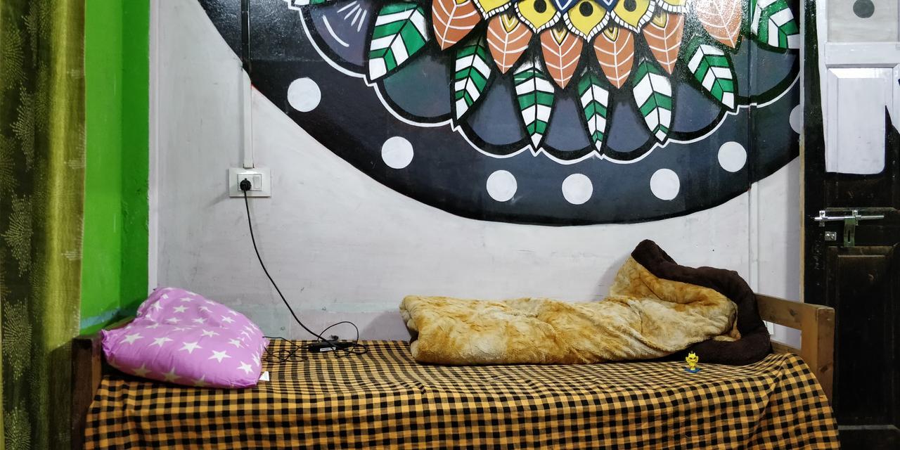 Isabella Hostel シロン エクステリア 写真